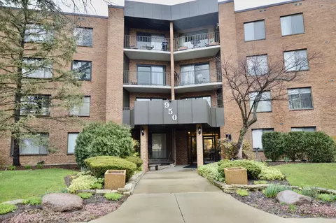 950 E Wilmette Rd #402, Palatine, IL 60074