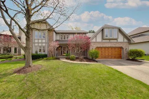1639 Old Barn Cir, Libertyville, IL 60048