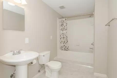 Bath - 3161 Butterfly Dr, Normal, IL 61761 photo 6 of 6