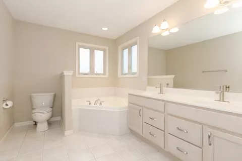 Bath - 3161 Butterfly Dr, Normal, IL 61761 photo 5 of 6