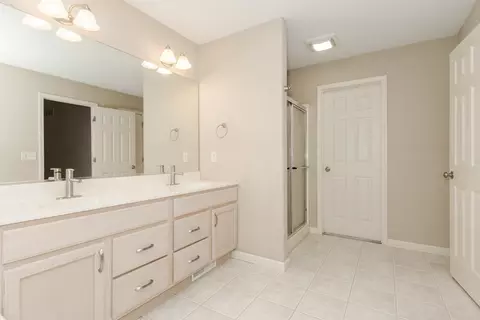 Bath - 3161 Butterfly Dr, Normal, IL 61761 photo 4 of 6