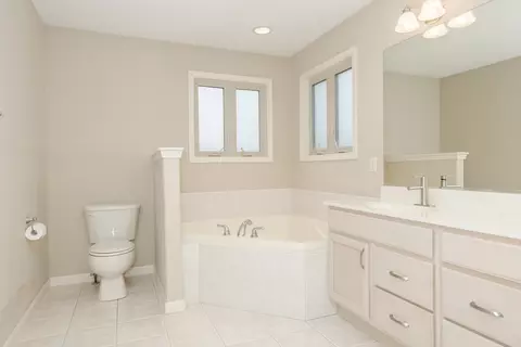 Bath - 3161 Butterfly Dr, Normal, IL 61761 photo 3 of 6