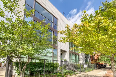 814 N Wood St #3S, Chicago, IL 60622