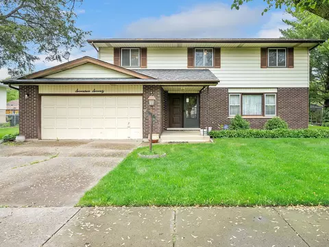 1770 E Camp Mcdonald Rd, Mount Prospect, IL 60056