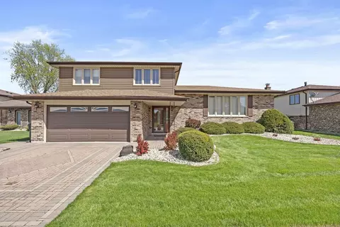 423 S Dante Ave, Glenwood, IL 60425