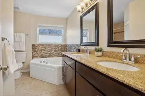 Bath - 5275 Eaglewood Ct, Plainfield, IL 60586 photo 2 of 3