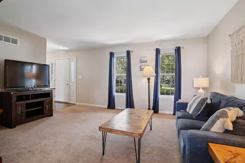 Living - 5275 Eaglewood Ct, Plainfield, IL 60586 photo 2 of 8