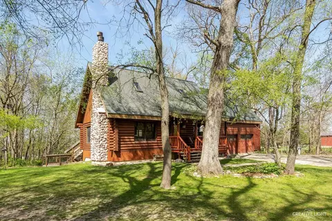 3566 S Paw Paw Rd, Earlville, IL 60518
