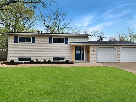 32 Scarsdale Rd, Montgomery, IL 60538