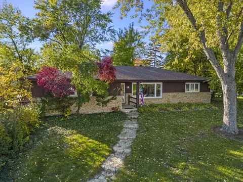 727 Crest Ave, Schaumburg, IL 60193
