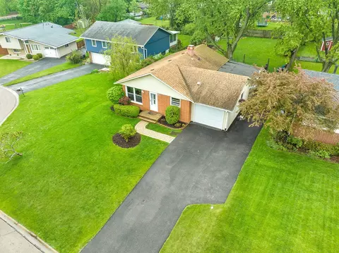 2319 Green Tree Ct, Lindenhurst, IL 60046