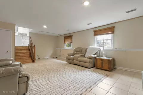 4911 Forest Ct, Oak Forest, IL 60452 photo 9