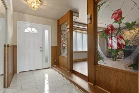4911 Forest Ct, Oak Forest, IL 60452 photo 3