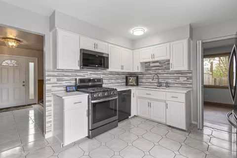 4911 Forest Ct, Oak Forest, IL 60452 photo 5