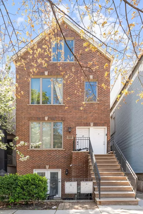 1525 W Barry Ave #3R, Chicago, IL 60657