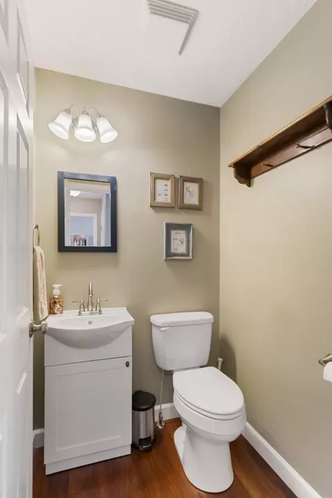 Bath - 7739 Lakewood Rd, Weldon, IL 61882 photo 1 of 4