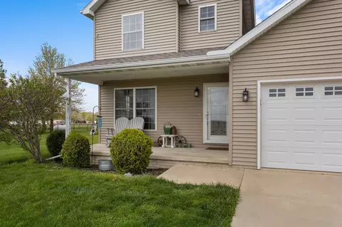 Exterior - 7739 Lakewood Rd, Weldon, IL 61882 photo 3 of 5