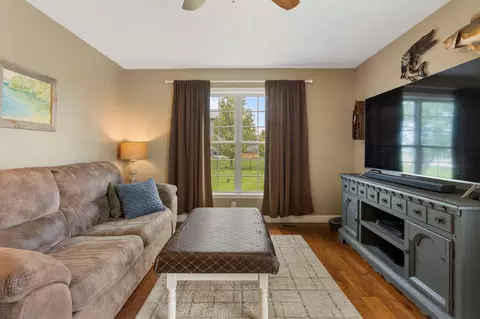 Bedroom - 7739 Lakewood Rd, Weldon, IL 61882 photo 1 of 6