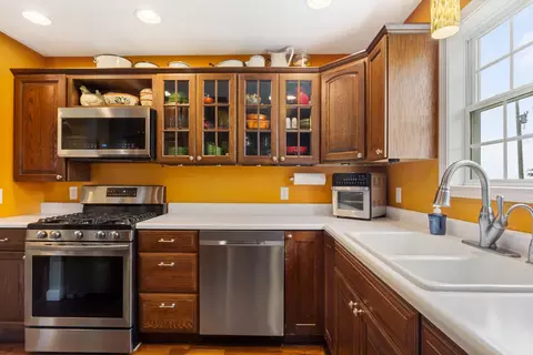 Kitchen - 7739 Lakewood Rd, Weldon, IL 61882 photo 2 of 3