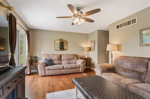 Living - 7739 Lakewood Rd, Weldon, IL 61882 photo 2 of 3