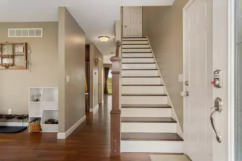 Entry Way - 7739 Lakewood Rd, Weldon, IL 61882 photo 2 of 3