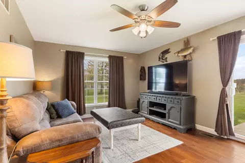 Living - 7739 Lakewood Rd, Weldon, IL 61882 photo 1 of 3
