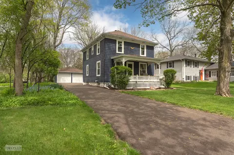 207 Laurel St, Batavia, IL 60510