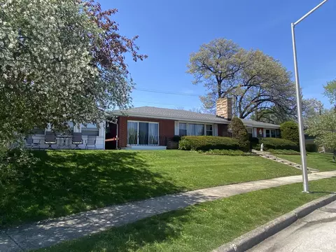 9640 W Shore Dr, Oak Lawn, IL 60453