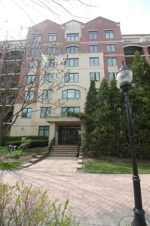 20 S Main St #609, Mount Prospect, IL 60056