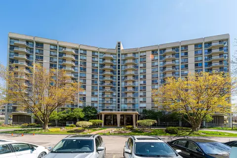 20 N Tower Rd #5M, Oak Brook, IL 60523
