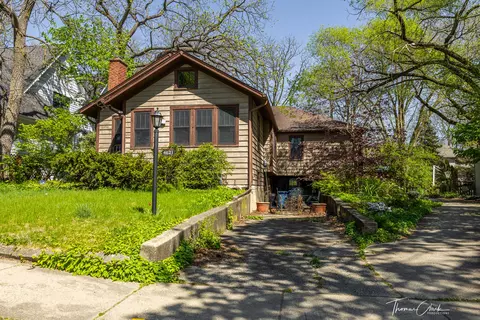 4621 Linscott Ave, Downers Grove, IL 60515