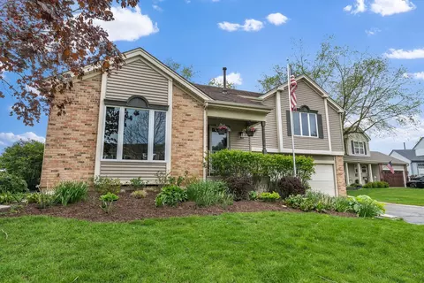 815 Peachtree Ct, Lake In The Hills, IL 60156