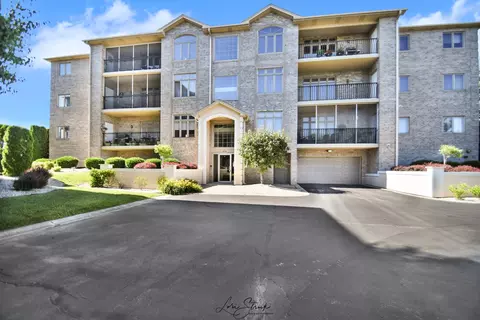 18520 Pine Lake Dr #2B, Tinley Park, IL 60477
