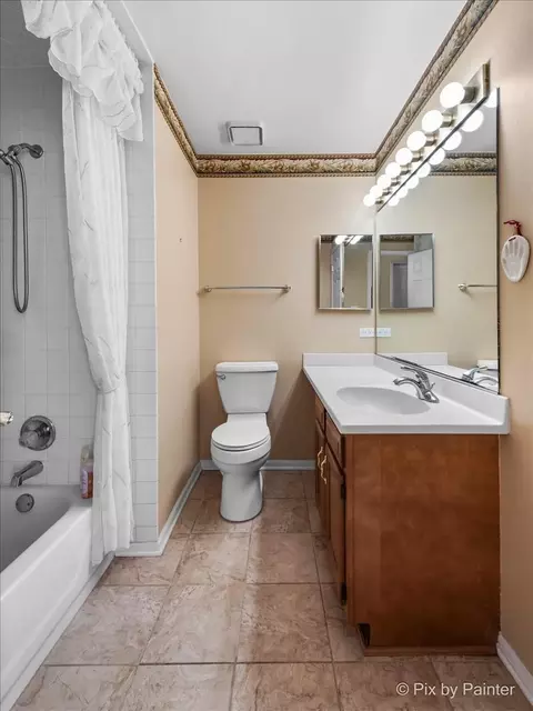 Bath - 953 Interloch Ct, Algonquin, IL 60102 photo 1 of 3