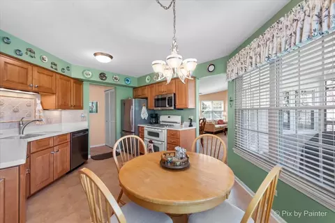 Dining - 953 Interloch Ct, Algonquin, IL 60102 photo 4 of 4