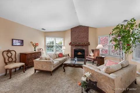 Living - 953 Interloch Ct, Algonquin, IL 60102 photo 1 of 6