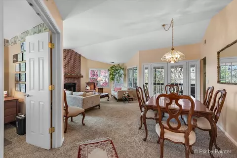 Dining - 953 Interloch Ct, Algonquin, IL 60102 photo 2 of 4