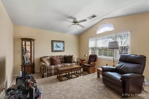 Living - 953 Interloch Ct, Algonquin, IL 60102 photo 6 of 6