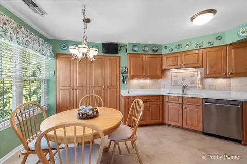 Kitchen - 953 Interloch Ct, Algonquin, IL 60102 photo 1 of 2