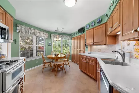 Dining - 953 Interloch Ct, Algonquin, IL 60102 photo 3 of 4
