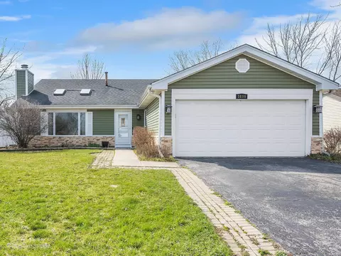 3890 Windjammer Ln, Hanover Park, IL 60133
