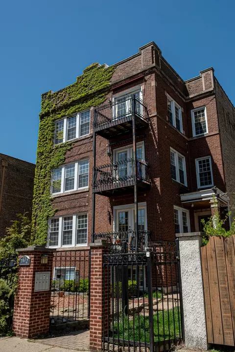 7612 N Rogers Ave #1, Chicago, IL 60626