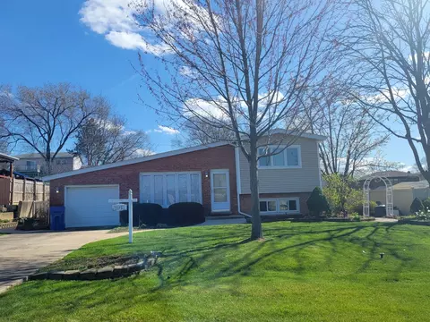 8915 W 85th Pl, Justice, IL 60458