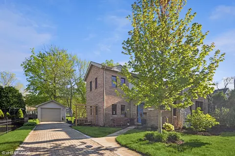 818 Hillside Ave, Glen Ellyn, IL 60137