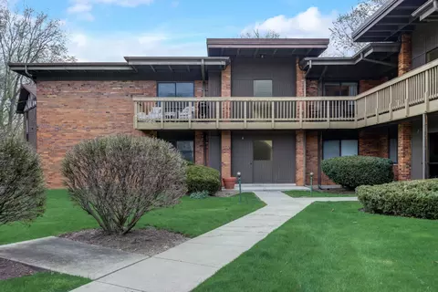 481 Duane Ter #D4, Glen Ellyn, IL 60137