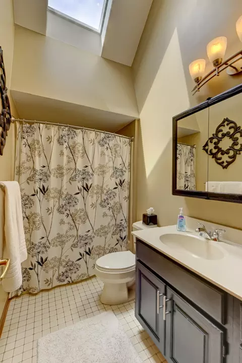 Bath - 213 Miller St, Beecher, IL 60401 photo 6 of 7