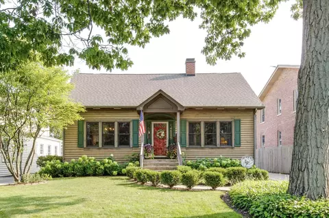 213 E Scranton Ave, Lake Bluff, IL 60044