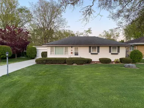 609 N 1st St, Fairbury, IL 61739