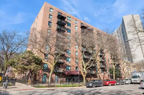 3900 N Pine Grove Ave #811, Chicago, IL 60613