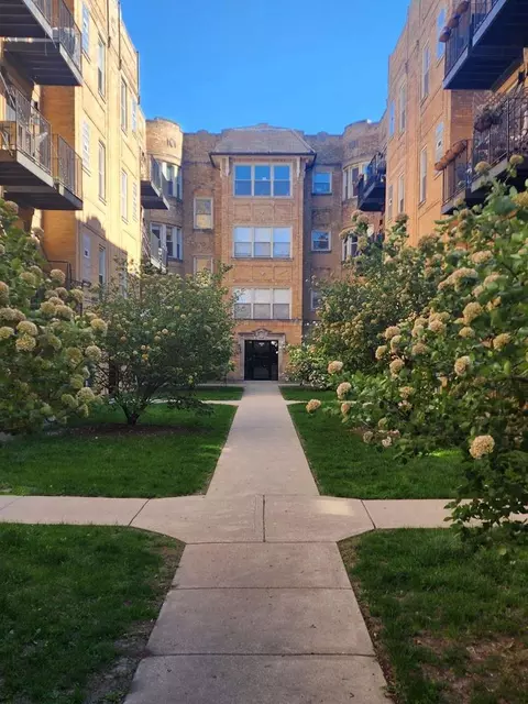1637 W 5 W Farwell St #2, Chicago, IL 60626
